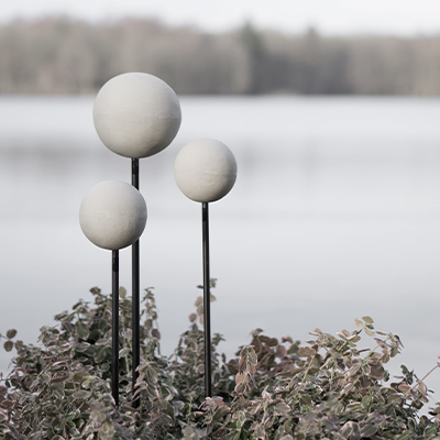 Gartenstecker mit Betonkugel