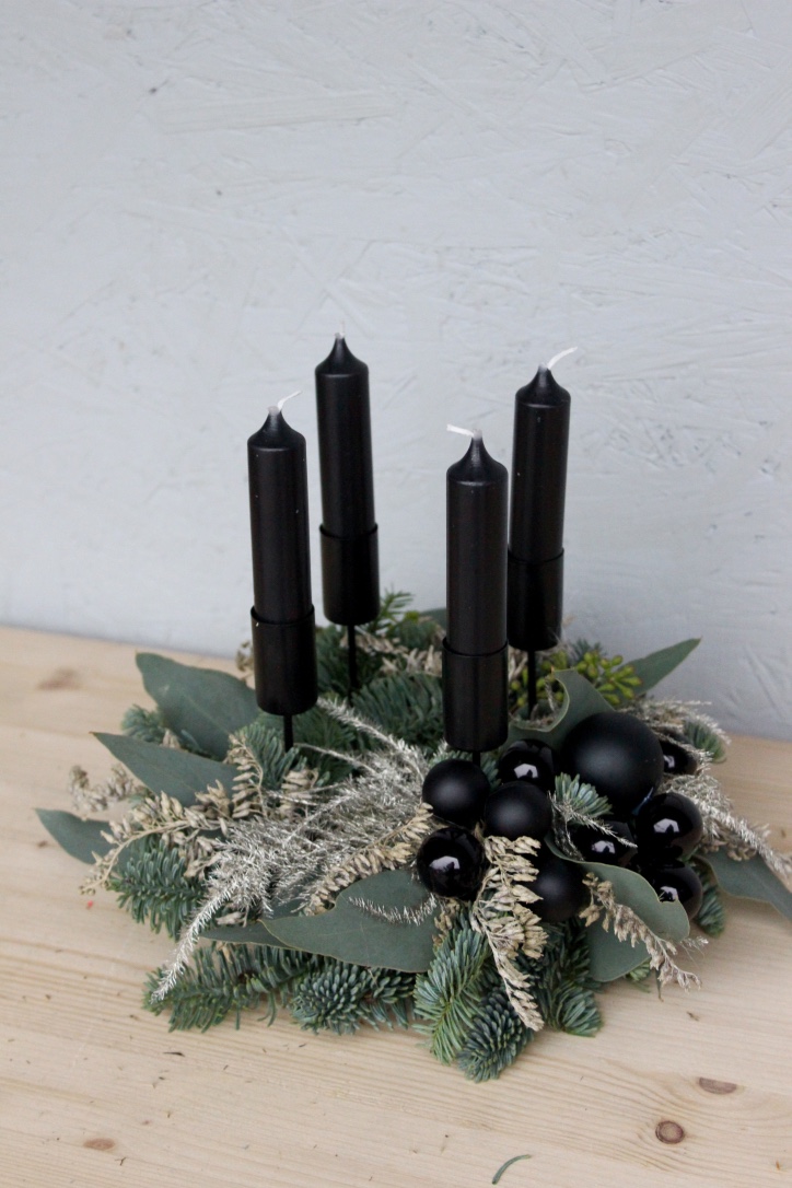 Adventskranz_Kerzenstecker_schwarz_-_4er_Set_Wohnfuehl-Shop_UG_02.jpg