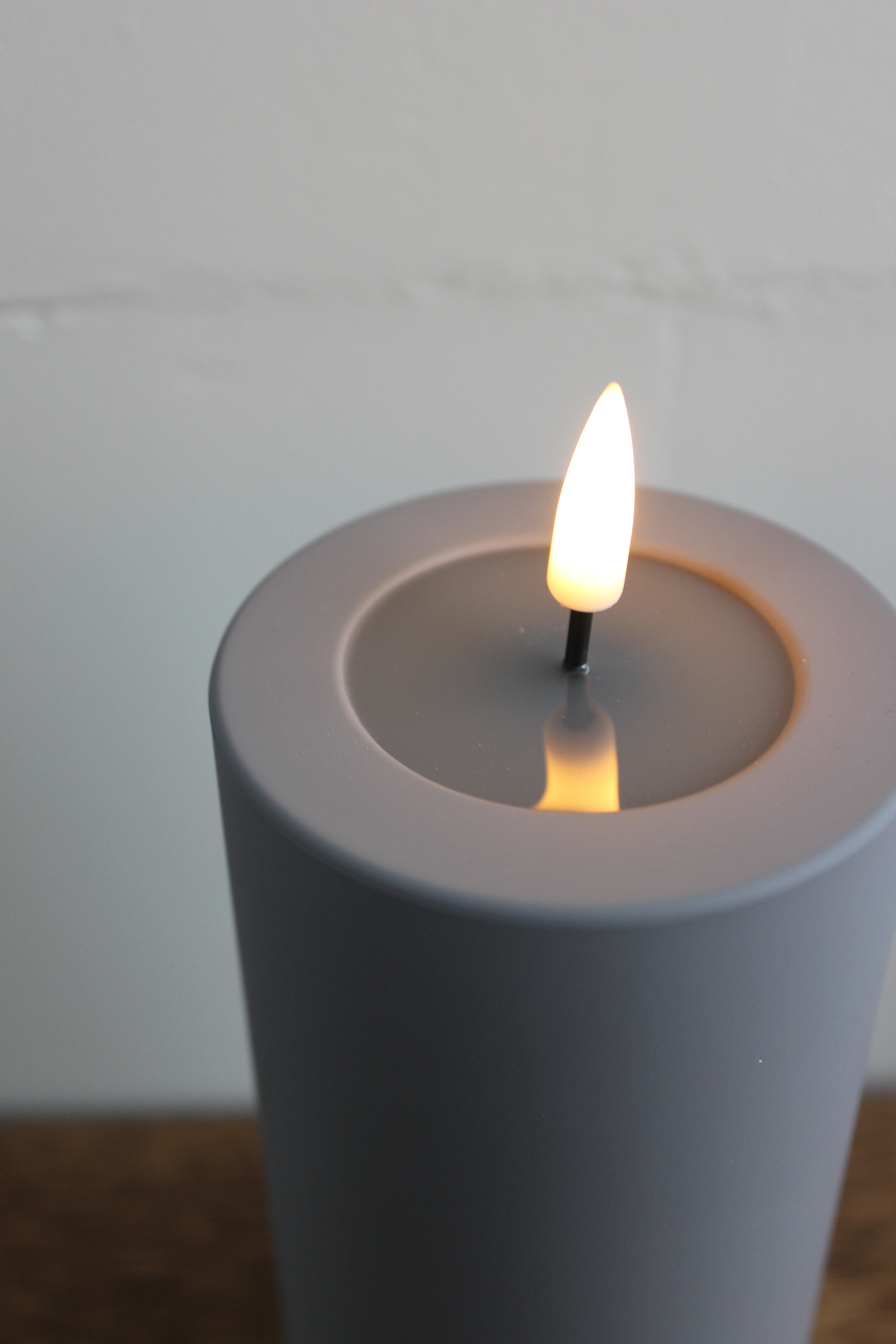 LED Stumpenkerze 7,5x20 - Grau