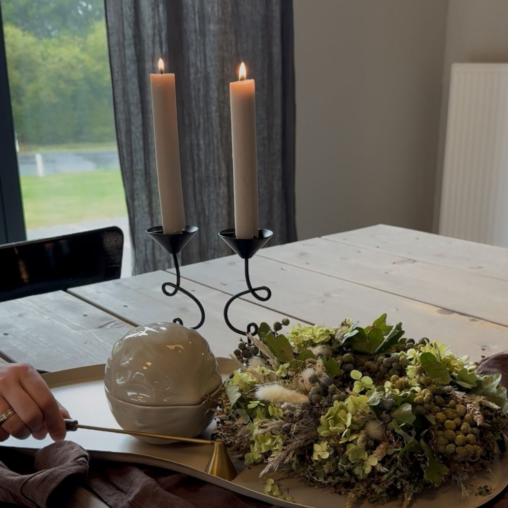 besondere-kerzen_auf-dem-tisch