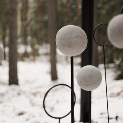 Gartenstecker mit Betonkugel