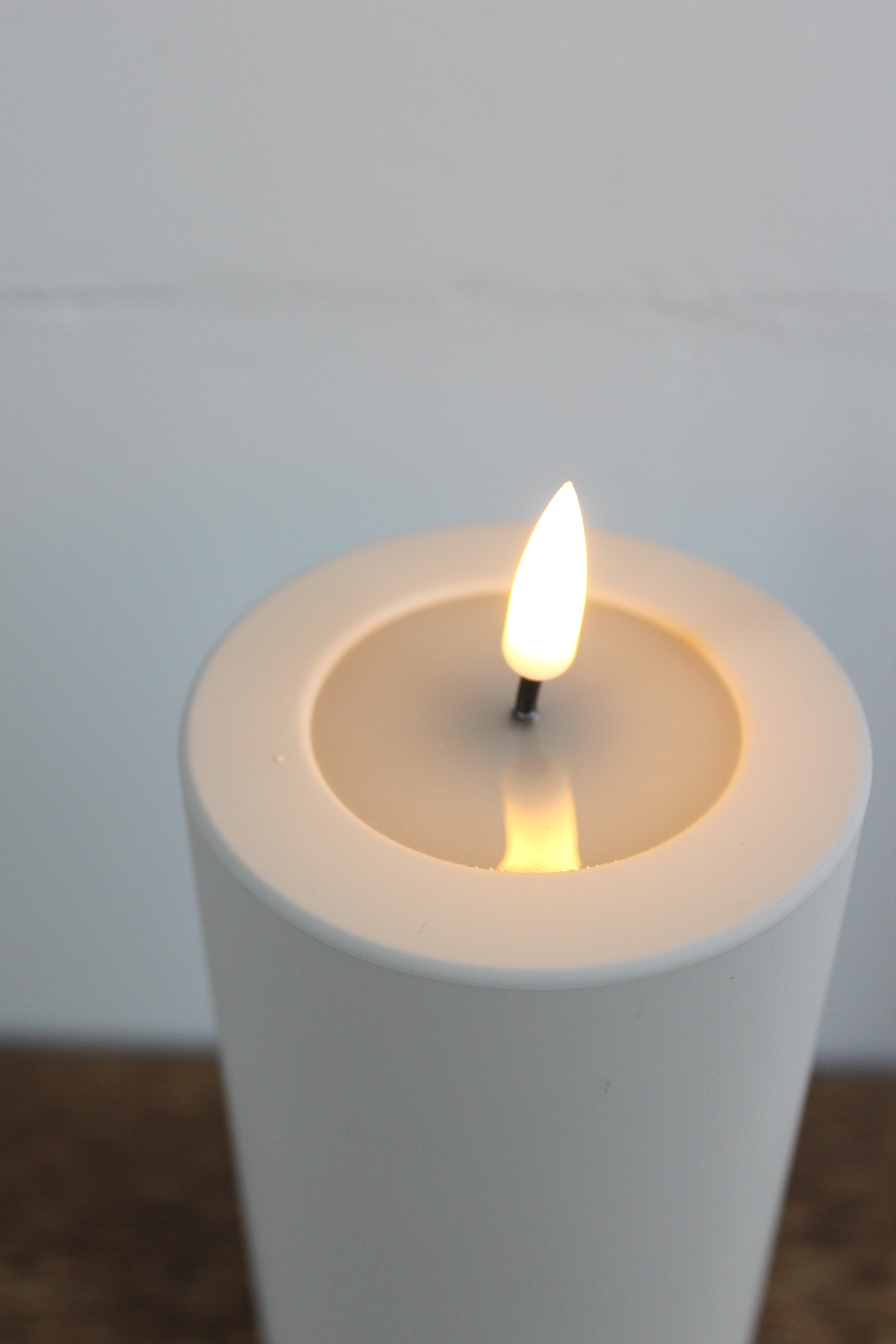 LED Stumpenkerze 7,5x20 - Greige