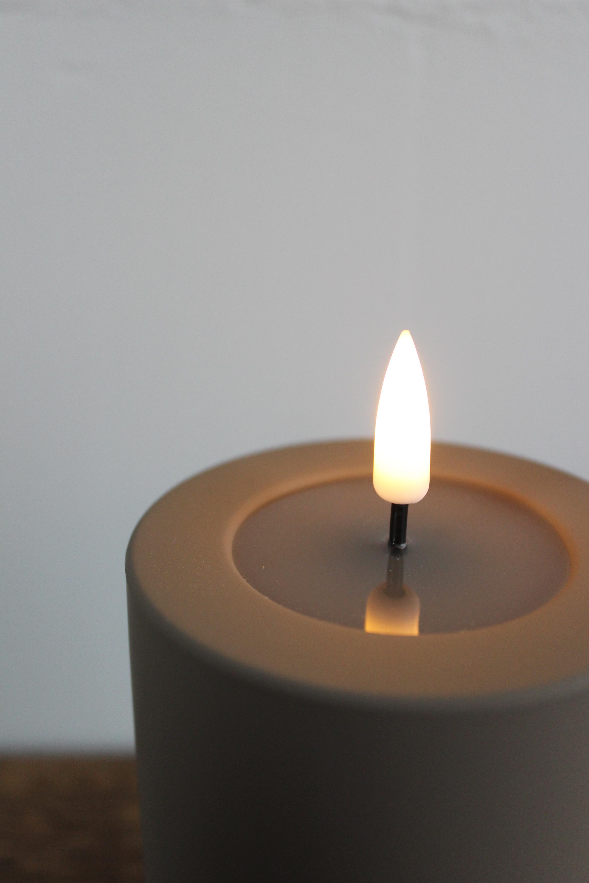 LED Stumpenkerze 7,5x15 - Taupe